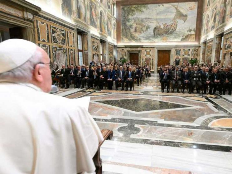 Il Papa chiede una finanza sana che non si serva di criteri usurai