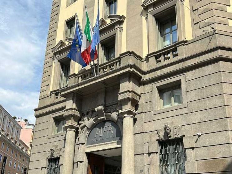 L'Agenzia del farmaco: stop ai conflitti di interesse