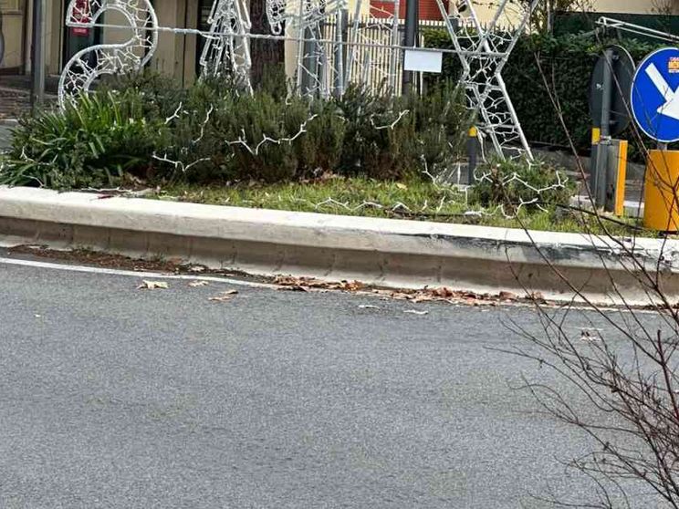 Il Natale e “Merry X Mas”: quelle gaffe dei Comuni