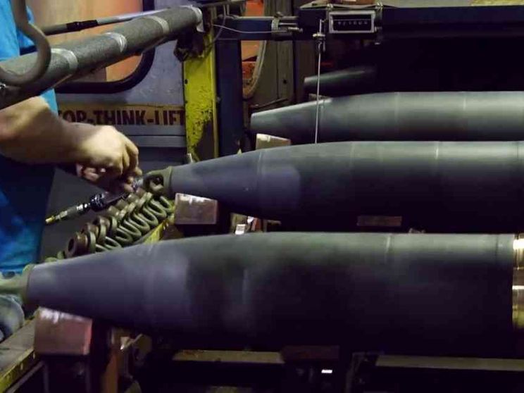 L'Italia manderà armi a Kiev per la decima volta. I pacifisti: «Uno sbaglio»