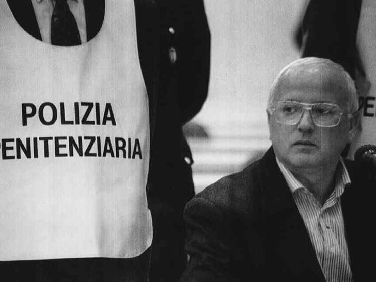 La vedova di Cutolo e l'amore. Ma no, da lui abbiamo ricevuto solo male