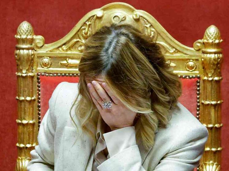 Meloni all'attacco: «Modello Albania contro i trafficanti di esseri umani»