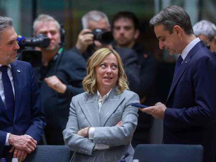 Ue, verso «soluzioni innovative» da marzo. Meloni, con febbre, lascia lavori