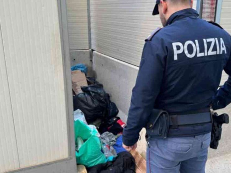 Il bimbo nato in strada: due abbandoni, adesso aiutare anche la madre