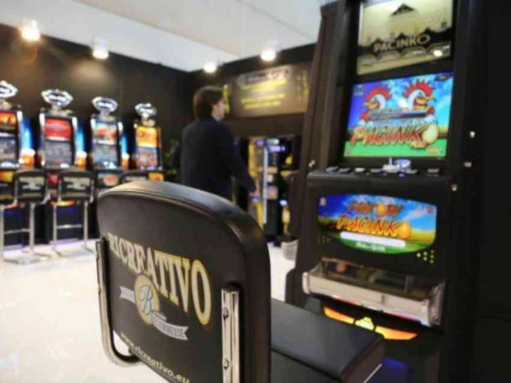 Zuppi: basta con le mistificazioni sull'azzardo