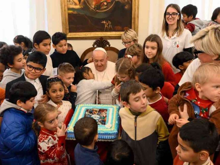 Il Papa: «Nessun bambino è un errore». Gaza, «crudeltà bombardare i piccoli»