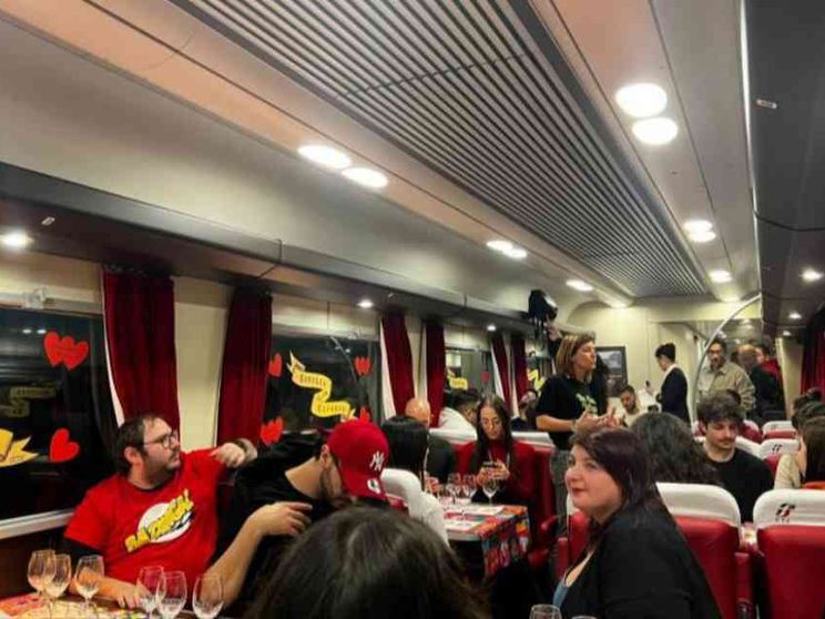 Sul treno che per Natale ha riunito le famiglie viaggiando da Nord a Sud