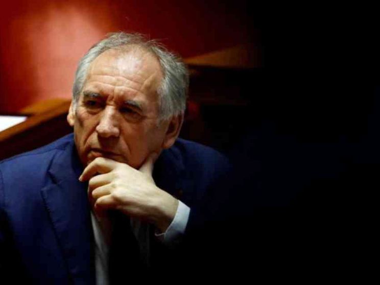 Bayrou pesca a destra e trova il governo. La sinistra: è una provocazione