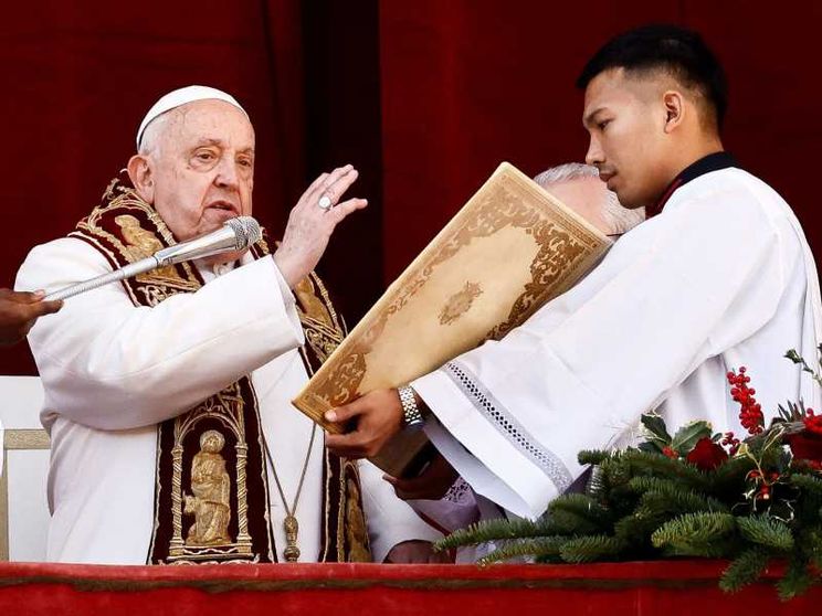 Il Papa: «Tacciano le armi. Abbattiamo i muri e i debiti»