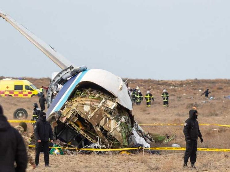 L'aereo azero caduto a Natale: «Colpito dalla contraerea russa»