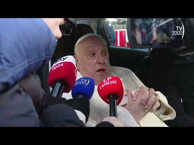 Il Papa ha aperto la Porta Santa di Rebibbia: «Una “basilica”»