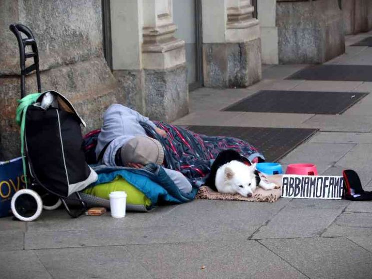 Morire da soli nelle feste: tre senza tetto deceduti in tre giorni