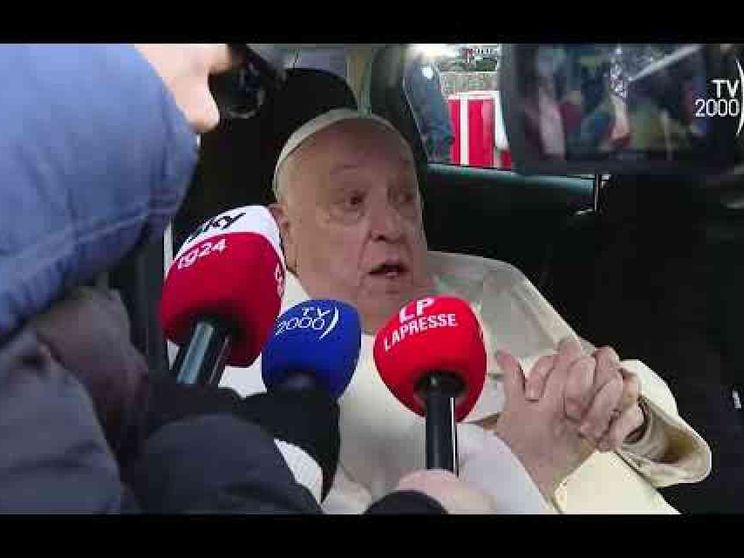 Il Papa ha aperto la Porta Santa di Rebibbia: «Una “basilica”»