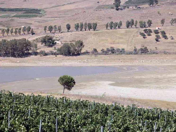 Esondazioni e siccità in aumento: 351 eventi estremi nel 2024