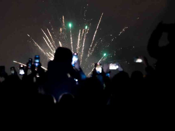 Il bilancio dei botti di Capodanno è un bollettino di guerra. Ha senso?