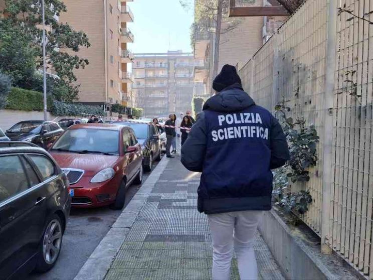 Neonato morto trovato nella culla termica di una chiesa