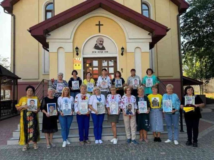Il dolore e la speranza delle madri che hanno perso i loro figli in guerra