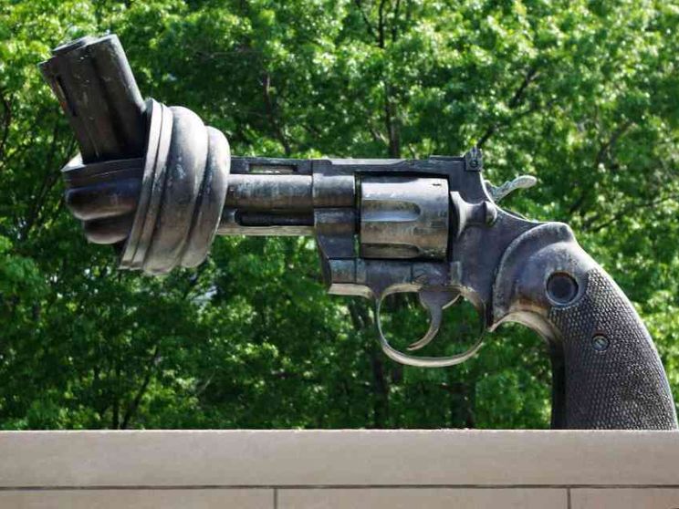 Armi, uniformi, combattimenti: la propaganda militare si fa a scuola