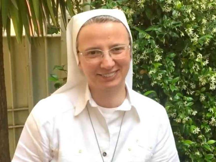 Dal Papa la prima donna a capo di un dicastero: è suor Simona Brambilla