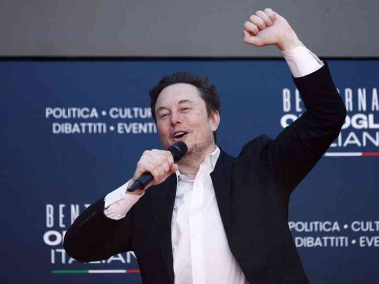 Musk parte dalla Lombardia: al via il bando di gara per il Web via satellite