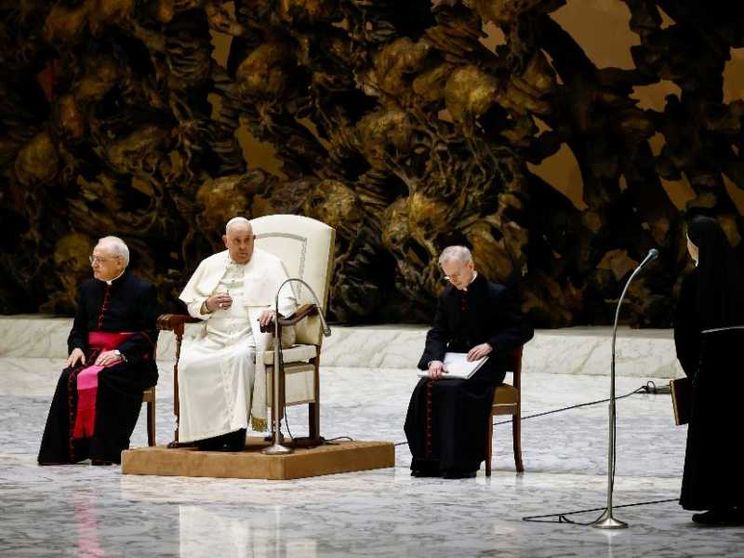 Il Papa: chiunque danneggia un bambino dovrà renderne conto a Dio