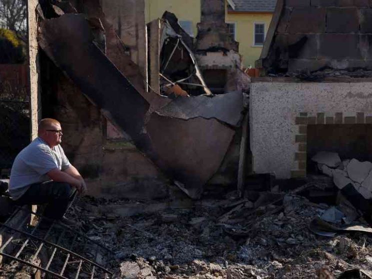 La rabbia di Altadena: «Qui non ci sono divi, noi dimenticati»