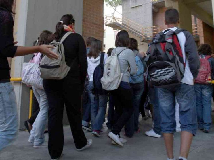 Gli abusi sui bambini, la “saletta”: la brutta storia dell'insegnante arrestata