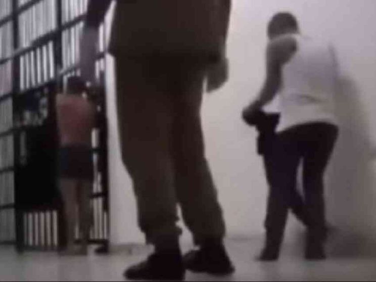 Orrore in Libia: torture nei centri e deportazioni nel deserto. Ecco le prove