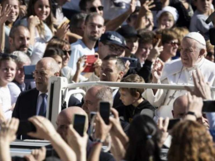 Perché più di 3 italiani su 4 hanno fiducia nel Papa
