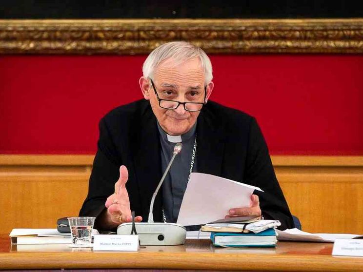Zuppi: «La Chiesa dialoghi con tutti. Bene i cristiani in politica»