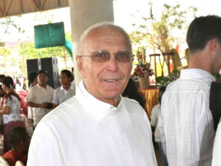 Morto padre Ponchaud, testimone dei massacri dei khmer rossi in Cambogia