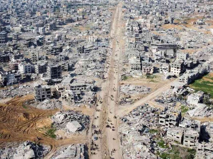 Il parroco di Gaza e la frutta in tavola: «Ora ricominciamo a vivere»