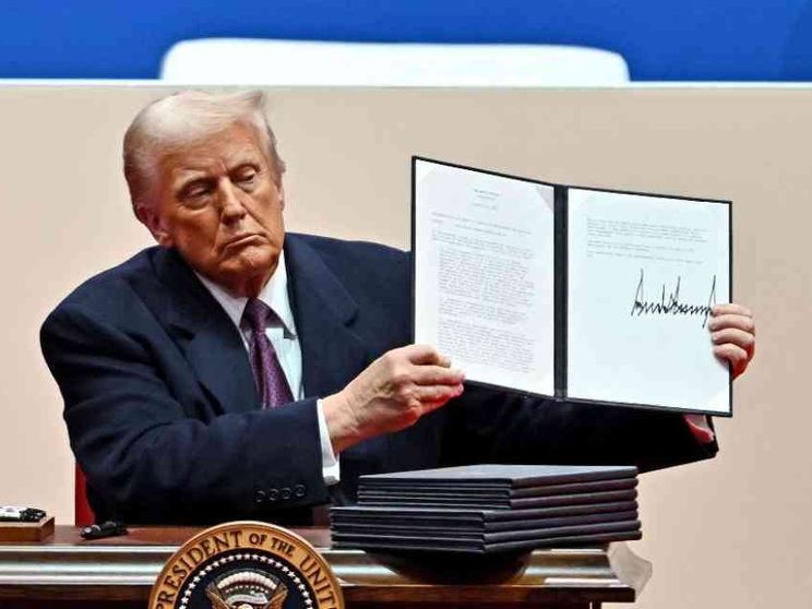 Sanità, clima, tasse e aiuti. Fuori da tutto: Trump chiude la porta degli Usa