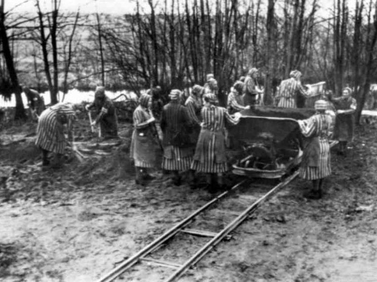 La forza delle donne nell’opporsi al male della Shoah