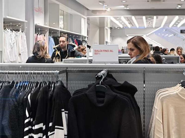 Negozi chiusi e vertenze: è la stagione buia della moda