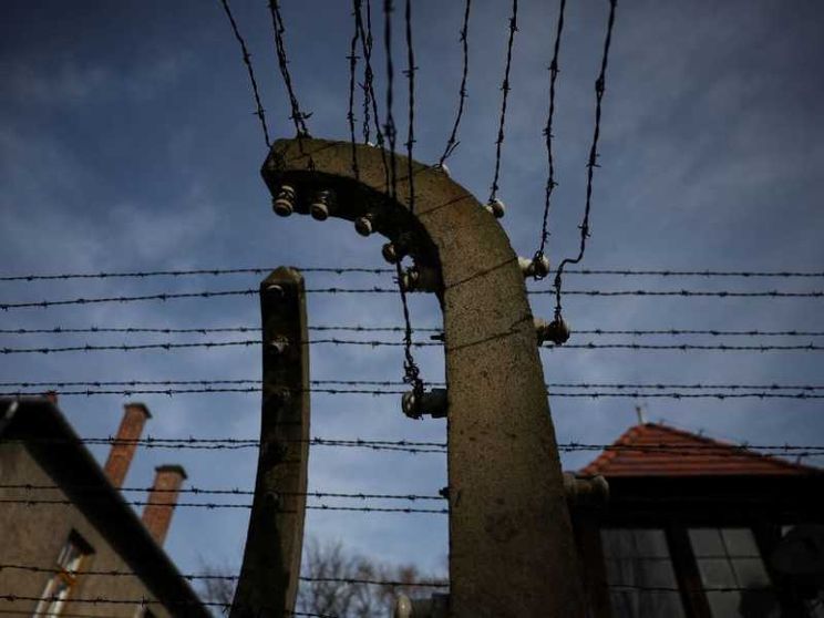 Noi, spettatori smemorati davanti ad Auschwitz