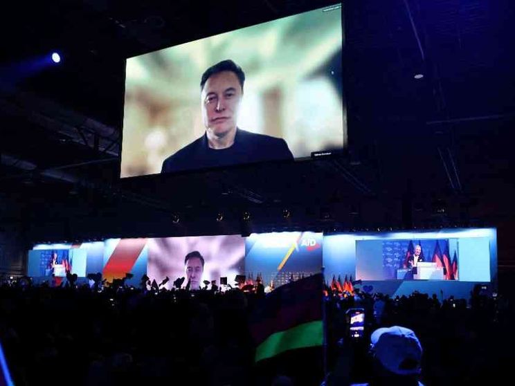 Musk va ancora a destra e interviene al comizio Afd: «La migliore speranza»