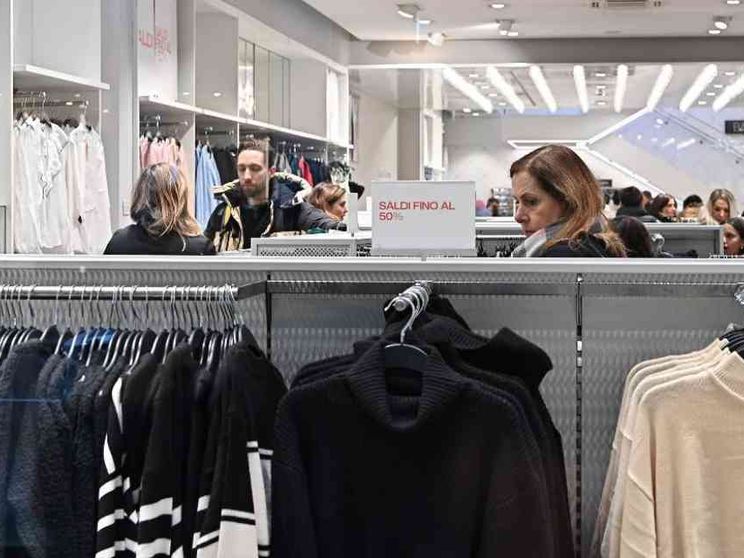 Negozi chiusi e vertenze: è la stagione buia della moda