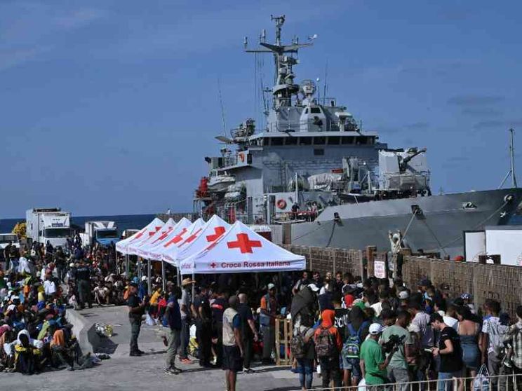 L'operazione Albania è ripartita: a bordo della Cassiopea ci sono 49 migranti