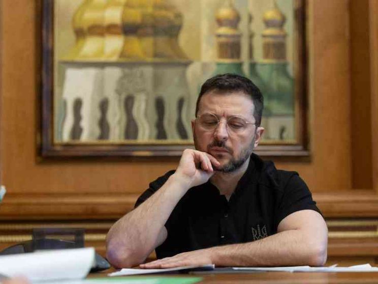 Tra Trump, Putin e il fronte interno, Zelensky è sempre più solo