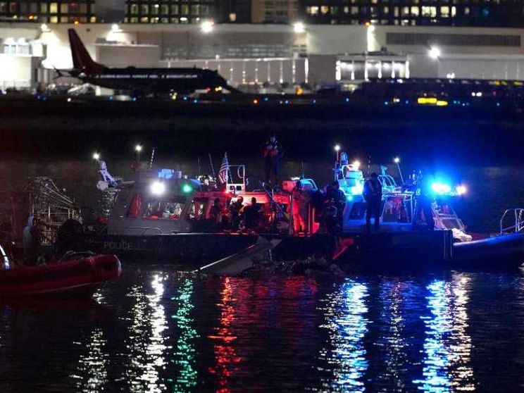 Lo scontro dell'aereo con l'elicottero: nessun superstite tra i 67 a bordo