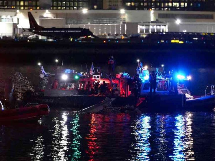 Lo scontro dell'aereo con l'elicottero: nessun superstite tra i 67 a bordo