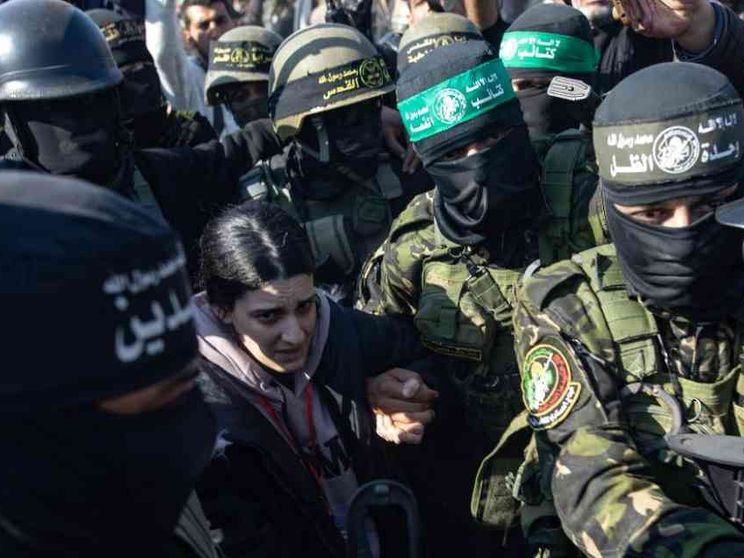 Lo show di Hamas e della Jihad per il nuovo rilascio di ostaggi