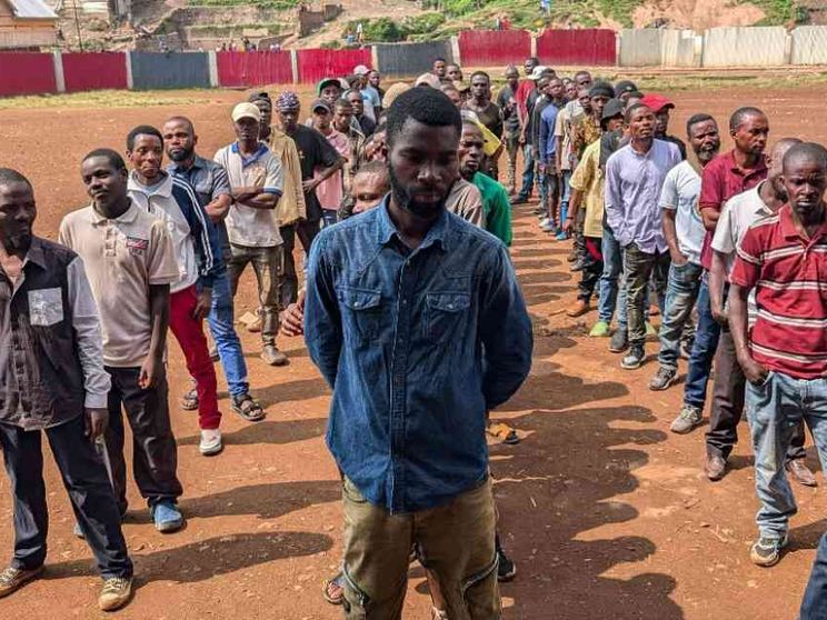 Goma senz'acqua e senza luce. Con i cadaveri per la strada