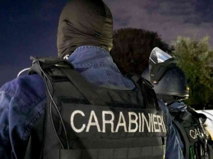 Droga in carcere, 9 agenti perquisiti