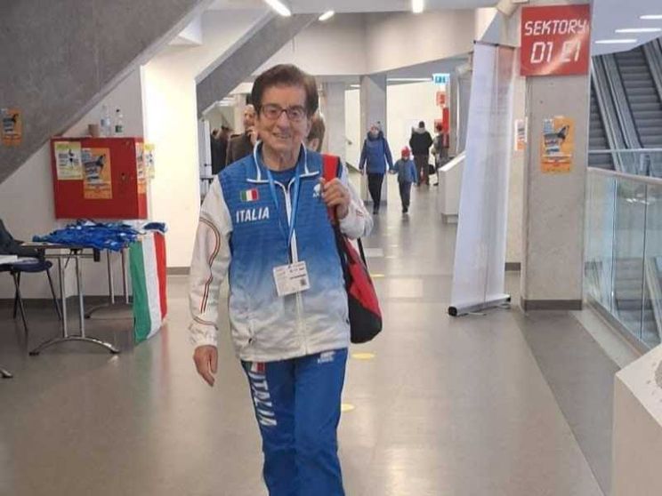 La prof Emma, a 91 anni ancora campionessa: corre e vince