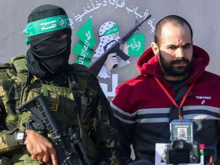 Hamas ha rilasciato i tre ostaggi; poche speranze per i piccoli Bibas
