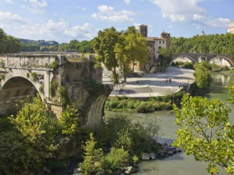 Il Dio Tevere e quelle sponde sacre al riparo dalle alluvioni