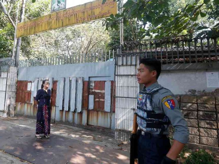 L'appello del figlio di Suu Kyi: «Fatemela rivedere»