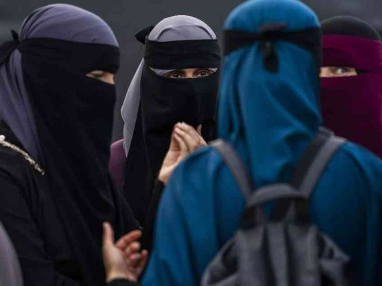 Perché si è tornati a discutere di velo integrale (c'entra la scuola)